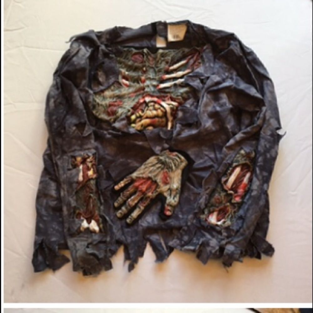 🧟‍♂️ 🎃 17 BOYS’ Zombie Top & Gloves!